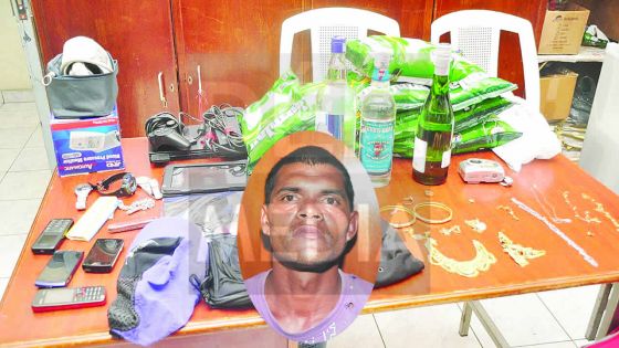 À Quatre-Bornes : deux présumés voleurs arrêtés avec un butin de Rs 100 000