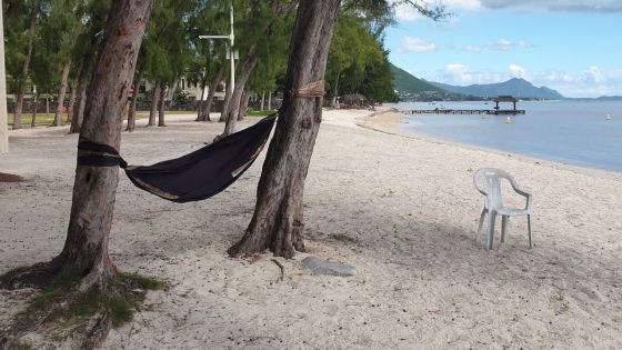 Confinement - Flic-en-Flac : la plage déserte des journées d’été