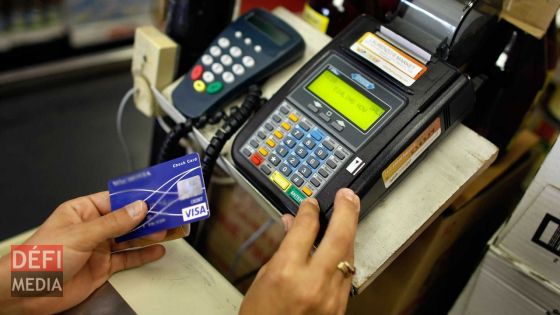 Les stations-service s’octroient une commission de 2 % pour les paiements par carte bancaire