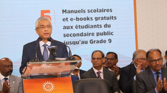 Manifeste électoral de l'Alliance Morisien : manuels scolaires gratuits aux élèves du secondaire public jusqu'au Grade 9 