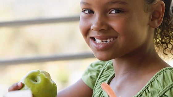 Alimentation saine pour les petits : Comment leur faire manger 5 fruits et légumes par jour ?
