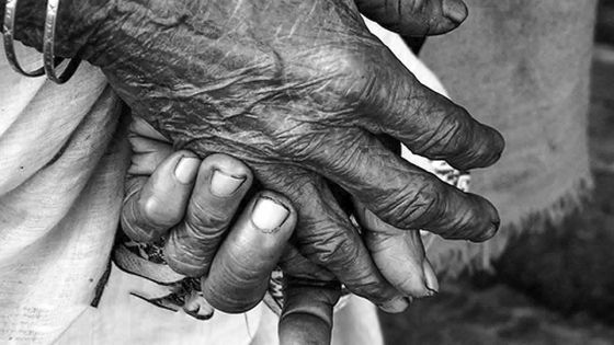 Son épouse de 69 ans tente de l’ébouillanter - Ambirao, 86 ans : «Sa laz la pe bizin al fer ‘case’ lapolis»