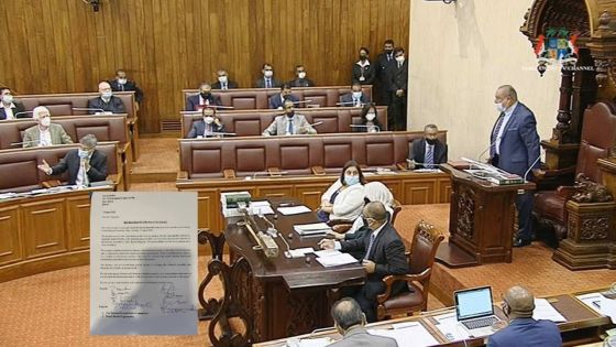 «Look at your face!» : des députés de l’opposition demandent au Président de prendre position après les propos de  Sooroojdev Phokeer