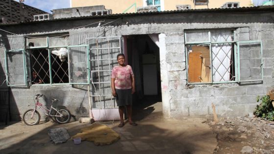 Maison inachevée à Baie-du-Tombeau : une famille se lave dans les toilettes