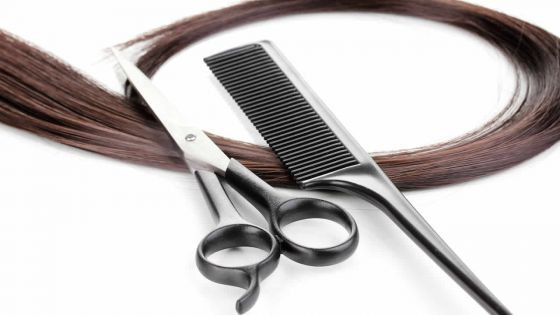 Son rêve est de devenir coiffeuse : il lui manque les accessoires