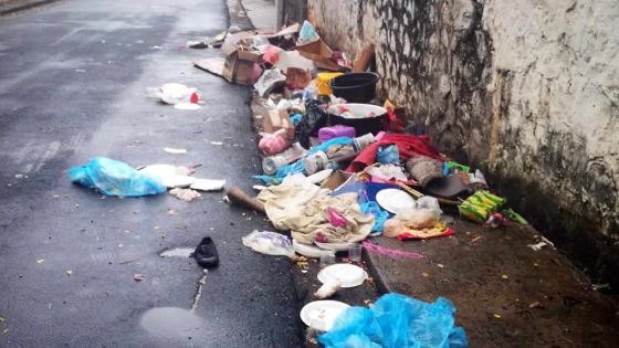 À Plaine-Verte : des déchets trônant dans la rue depuis trois mois enlevés