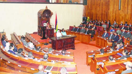 Les parlementaires approuvent leurs salaires