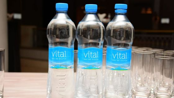 Possession de bouteilles Vital eau de source : voici la marche à suivre