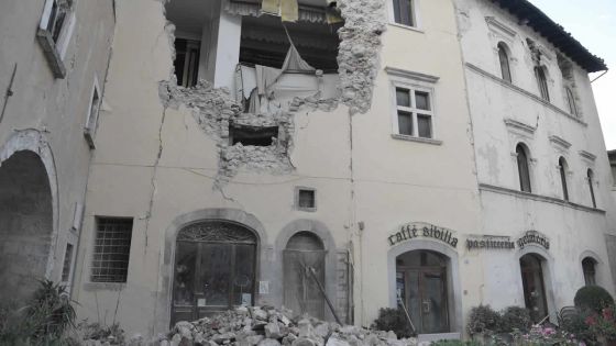 Italie: après le choc du séisme, évaluation de l'étendue des dégâts