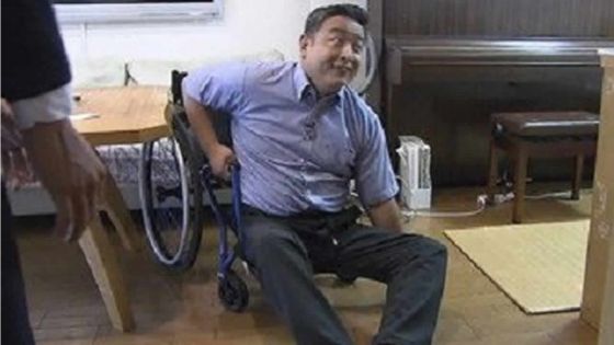 Japon : un handicapé forcé de ramper pour monter dans un avion