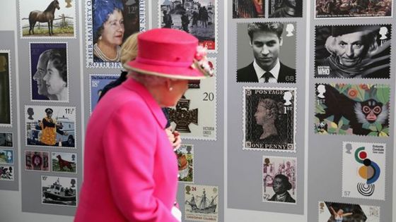 La reine Elizabeth et son fameux timbre-poste de Maurice 