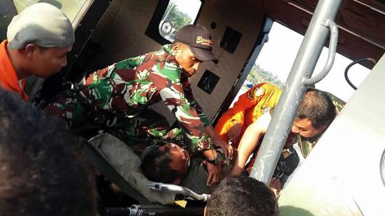 Indonésie: un pilote secouru en montagne trois jours après le crash de son hélicoptère