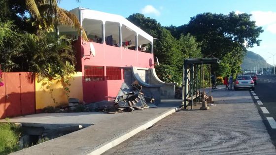 Sur l’autoroute M2 -  À Roche-Bois : il se fait tabasser et dépouiller par trois individus