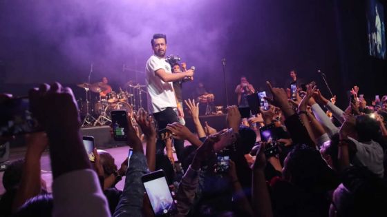 Concert au SVICC : foule conquise pour Atif Aslam !