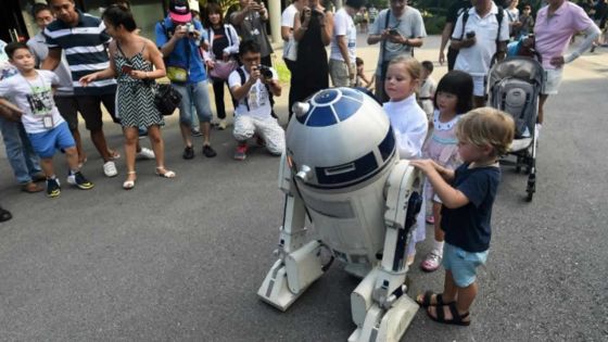 Un robot R2-D2 de Star Wars adjugé pour près de 3 millions de dollars