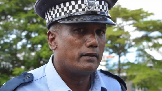 Promotion au sein de la force policière : un policier expulsé de la parade