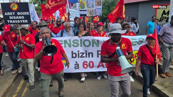 [En images] Marche pacifique contre la réforme des pensions ce samedi