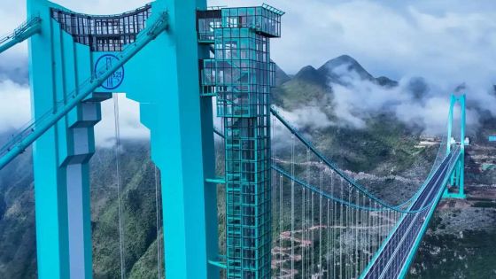 Le pont le plus haut du monde inauguré en Chine