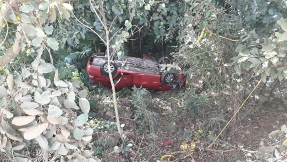 A Vacoas : il sort indemne après que sa voiture a chuté dans un ravin