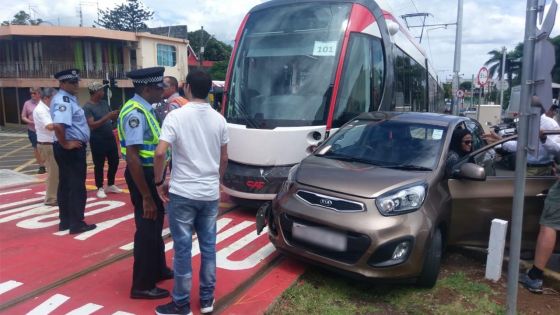 Vandermeersch : collision entre un tram du Metro Express et une voiture