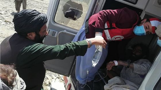 Séisme en Afghanistan: les secouristes s'activent dans des conditions difficiles