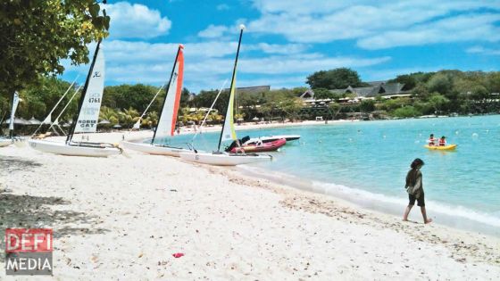 Sur la plage d’Albion : une famille agressée par deux jeunes armés de clubs de golf