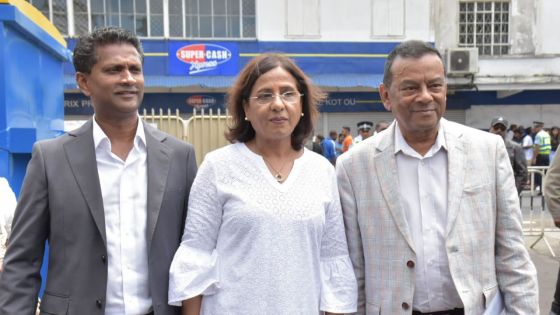 Nomination Day : Ivan Collendavelloo , Fazila Daureeawoo et Seety Naidoo arrivent pour se porter candidats