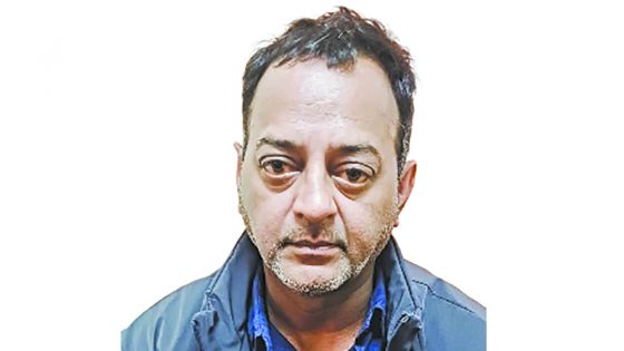 Recherché depuis 2022 - L’escroc qui sévissait à Rodrigues arrêté à Vacoas : le suspect aurait empoché plus d’un demi-million de roupies