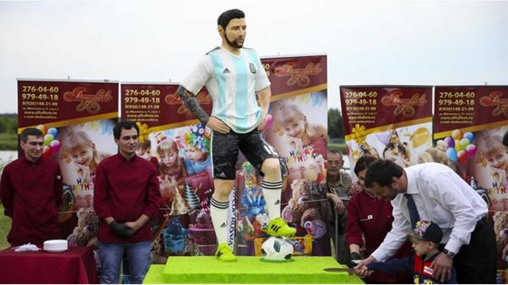 Mondial 2018 : un gâteau géant de Messi pour son anniversaire 