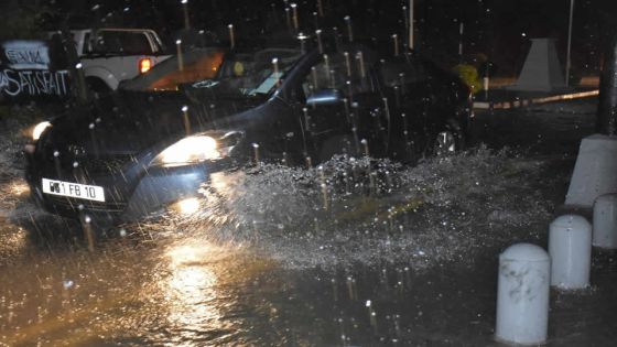  Météo : de fortes averses pouvant provoquer des inondations attendues jusqu'à la mi-journée de ce mercredi