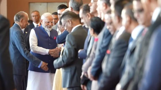 Retour en images sur l'arrivée de Modi à Maurice et son accueil au son de dholoks et de chants