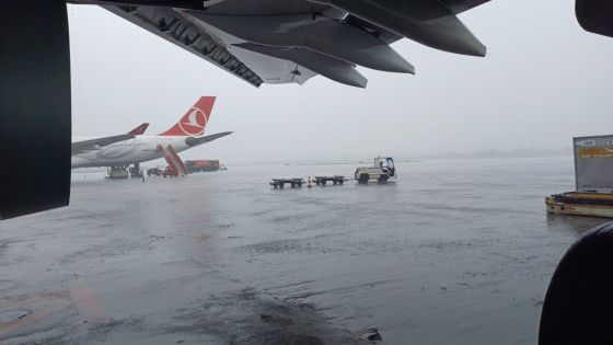 Alerte cyclonique 4 : l'aéroport de Plaisance toujours fermé, plusieurs vols annulés