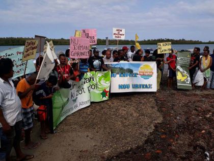 Saint-Antoine : des pêcheurs manifestent contre un projet immobilier