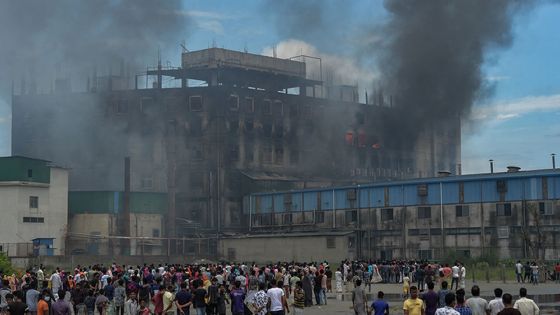 Bangladesh: plus de 50 morts dans le gigantesque incendie d'une usine