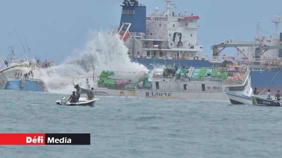 Extraction de 30,000 litres de fioul du bateau Wen Hang Dar échoué à Pointe-aux-Sables