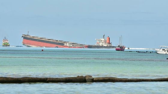 Le Wakashio ne s'est pas brisé, le pompage du fioul se poursuit