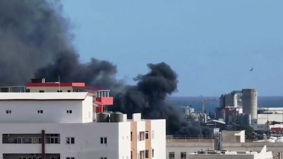 Un rafiot en feu près du Quai D.