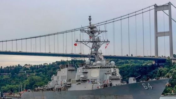 Un destroyer américain abat plusieurs missiles en mer Rouge, potentiellement vers Israël