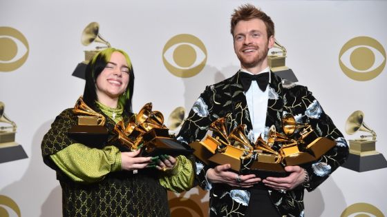 Billie Eilish remporte l'«album de l'année» aux Grammy Awards