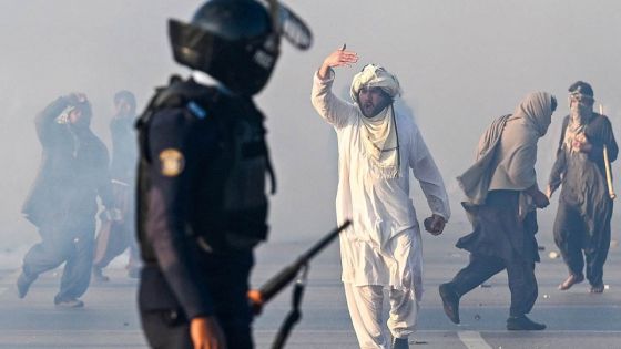 Pakistan : affrontements meurtriers entre partisans d'Imran Khan et forces de sécurité à Islamabad