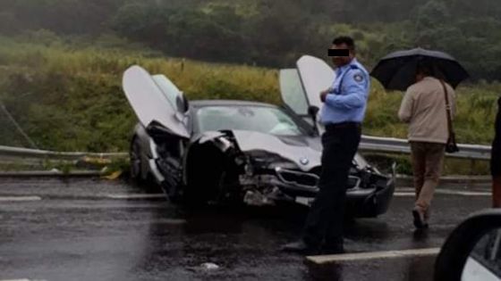 Terre Rouge-Verdun : Une rare BMW i8 accidentée