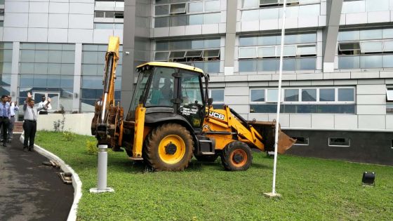 La JCB utilisée par Hansley Neptune pour prendre la fuite saisie par l’Icac