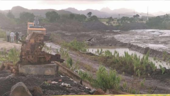 Nouvelle-France : il meurt coincé dans une pelleteuse enlisée dans la boue 