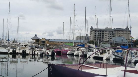 Cyclone classe 2 : plusieurs voiliers et catamarans cherchent refuge dans la rade de Port-Louis 