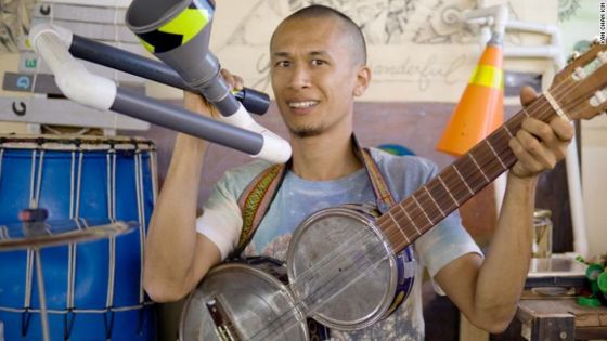 Kan Chan Kin : un musicien qui transforme des déchets en instruments