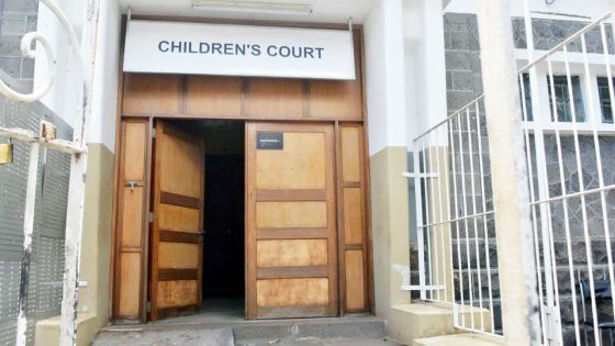 Attouchement sexuel sur un écolier de 9 ans : cinq ans de prison à un chauffeur de van scolaire 