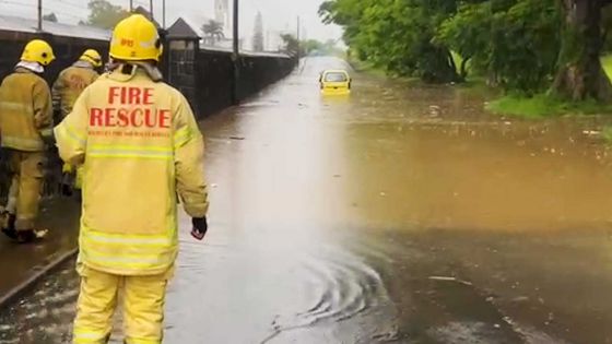 St-Jean : une voiture prise au piège par la montée des eaux, trois personnes secourues  