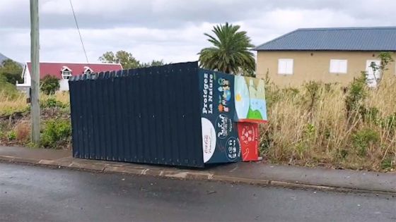 Vents forts : Le vent renverse un container de recyclage à Cascavelle