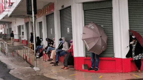 [En images] 36e jour de confinement : on brave le temps pluvieux à Curepipe