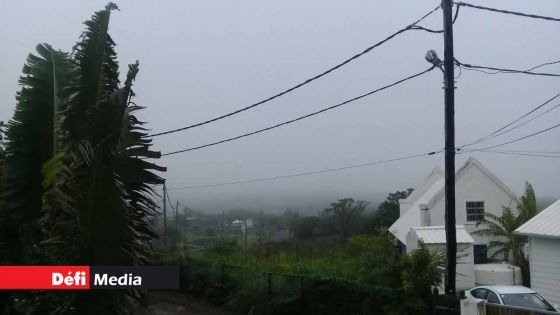 Météo : pluies, orages et poches de brouillard attendus sur une partie de l’île ce soir 